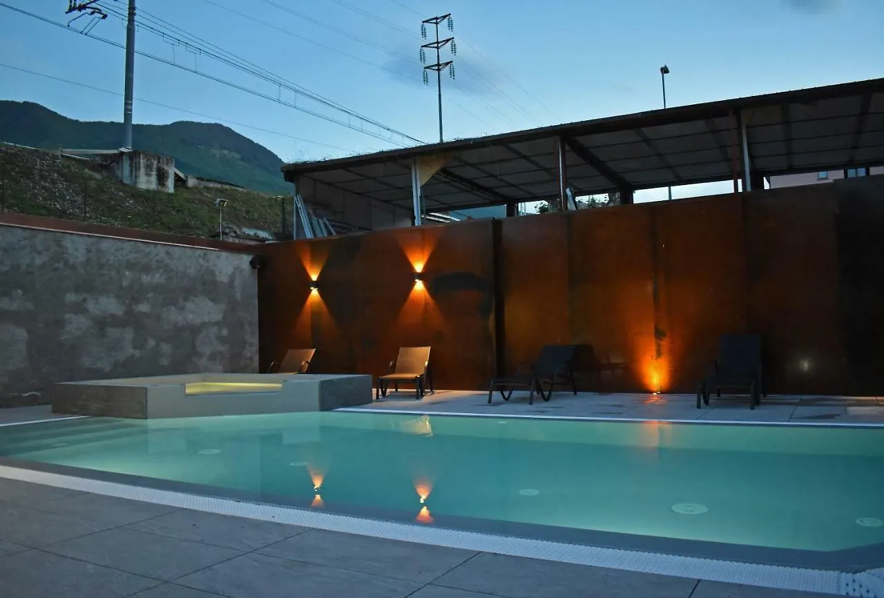 The Lake Apartment Colico İtalya